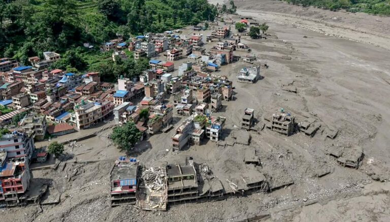 nepalsfloods_d5746149249427203882